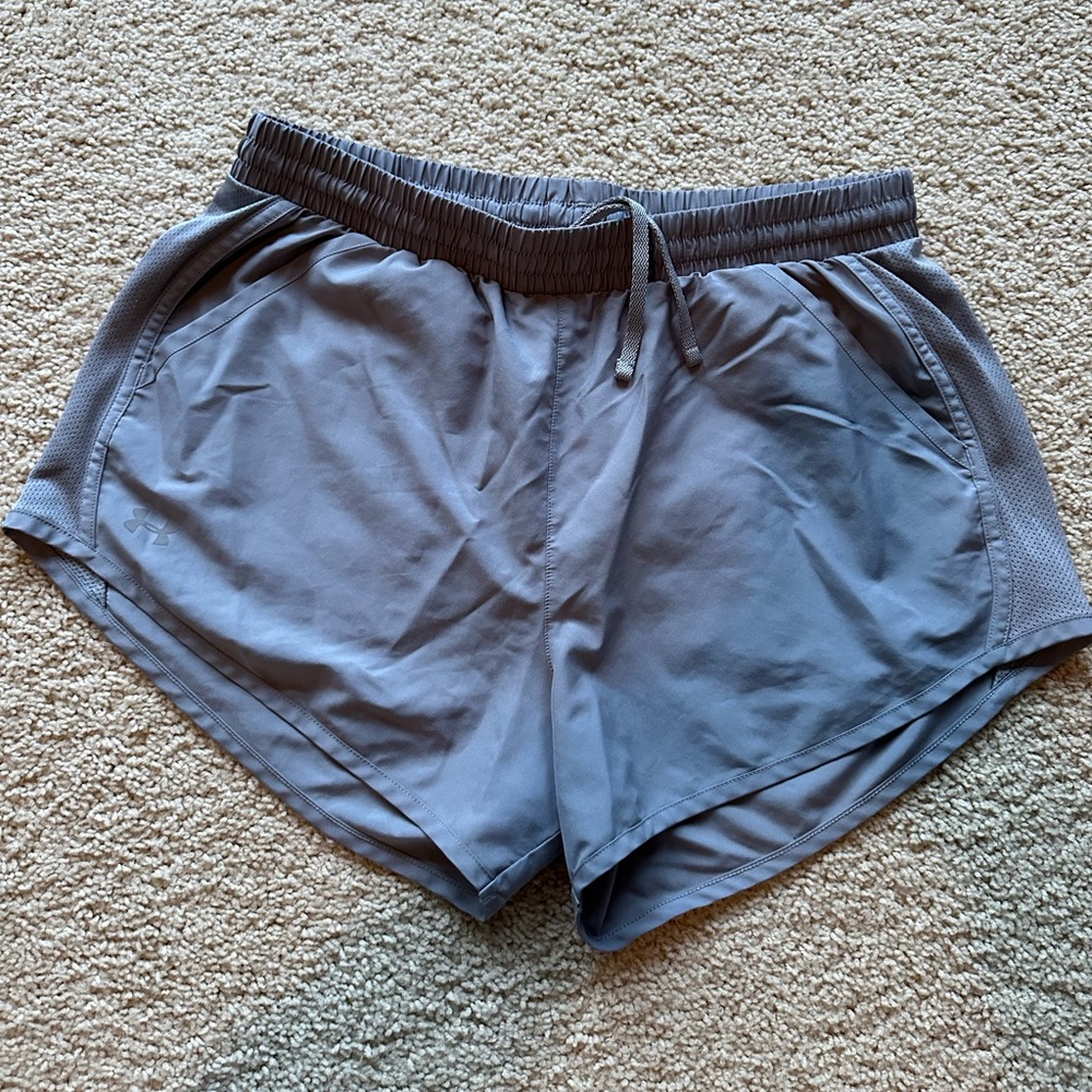 Under Armour Shorts with Pockets!!